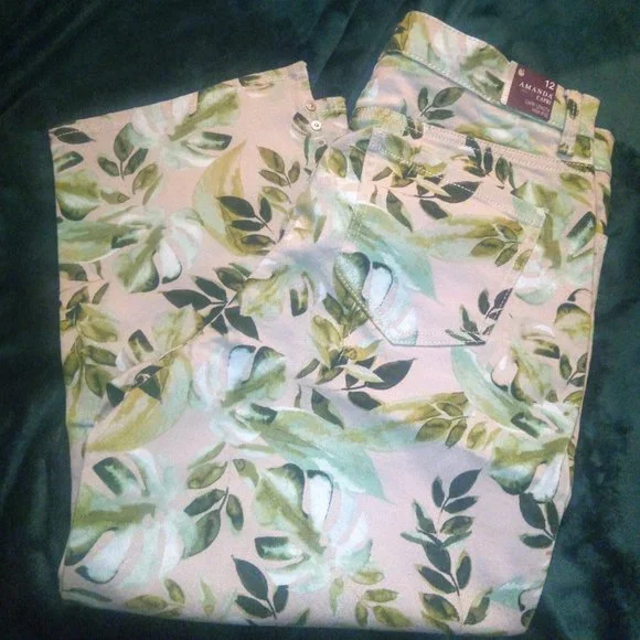 NWT Gloria Vanderbilt Amanda Capri Jeans in Stonewood & Palm Jungle Print Sz 12 - Picture 13 of 14